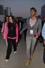 Karisma Kapoor, Milind Soman at Pinkathon in Mumbai on 16th Dec 2012 (41).jpg